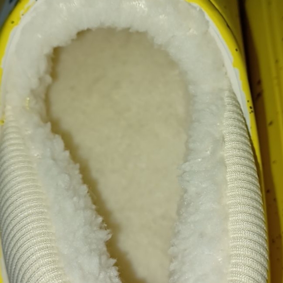 Women Sponge Bob Slides - Picture 3 of 6